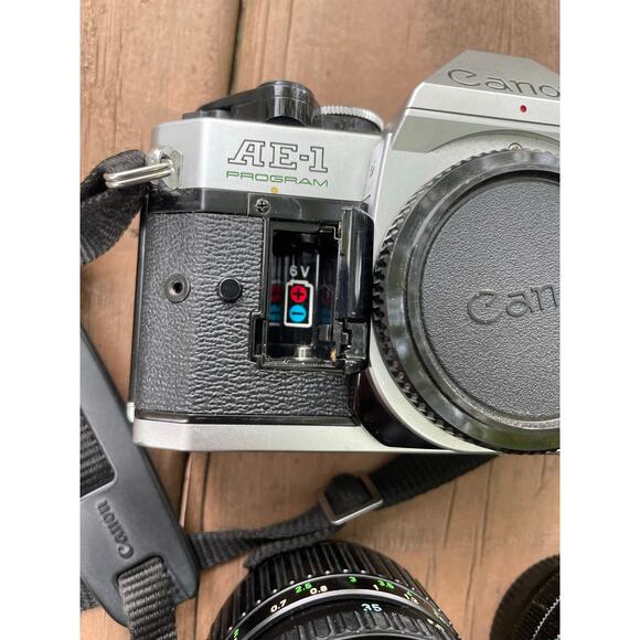 Canon AE1 Canon zoom lens 35-70mm Vivitar MC Macro Focusing Zoom F4.5-5.6 70-210 - Picture 10 of 16